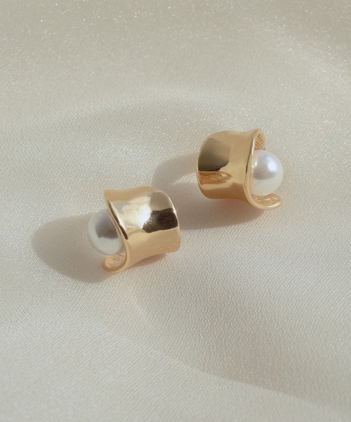 GOLDY（ゴールディ）の「カーヴィー メタル パール ピアス（ピアス（両耳用）・レディース・ゴールド/シルバー系その他/ゴールド系その他/シルバー・FREE）」の9枚目の写真