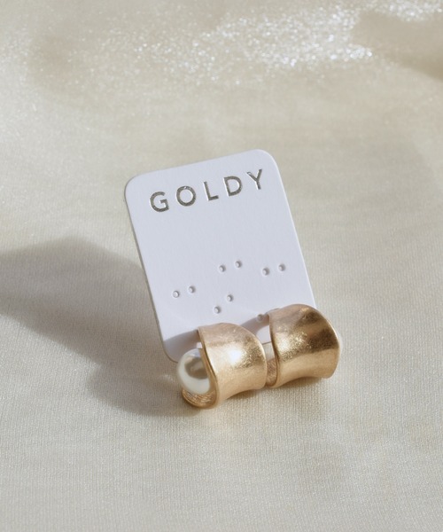 GOLDY（ゴールディ）の「カーヴィー メタル パール ピアス（ピアス（両耳用）・レディース・ゴールド/シルバー系その他/ゴールド系その他/シルバー・FREE）」の6枚目の写真