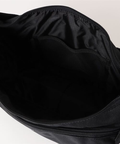 and it_（アンドイット）の「anello 撥水ツイルポリTP2 ショルダー（ショルダーバッグ・レディース・ブラック/ネイビー/グレー/ライトベージュ・FREE）」の7枚目の写真