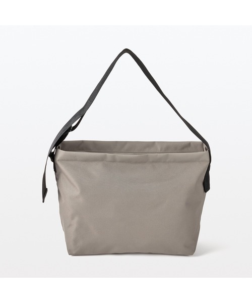 無印良品（ムジルシリョウヒン）の「太ベルトスクエアショルダーバッグ（ショルダーバッグ・メンズ・ブラック/ダークベージュ・FREE）」の12枚目の写真