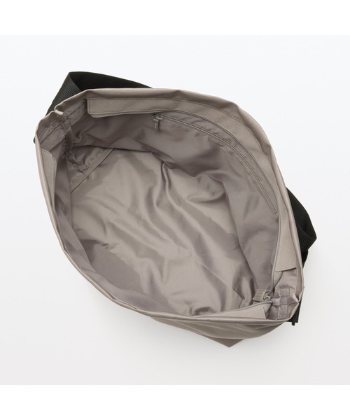 無印良品（ムジルシリョウヒン）の「太ベルトスクエアショルダーバッグ（ショルダーバッグ・メンズ・ブラック/ダークベージュ・FREE）」の13枚目の写真