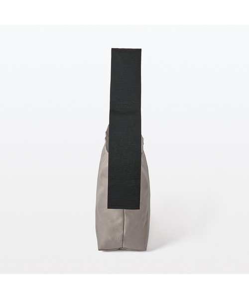 無印良品（ムジルシリョウヒン）の「太ベルトスクエアショルダーバッグ（ショルダーバッグ・メンズ・ブラック/ダークベージュ・FREE）」の15枚目の写真