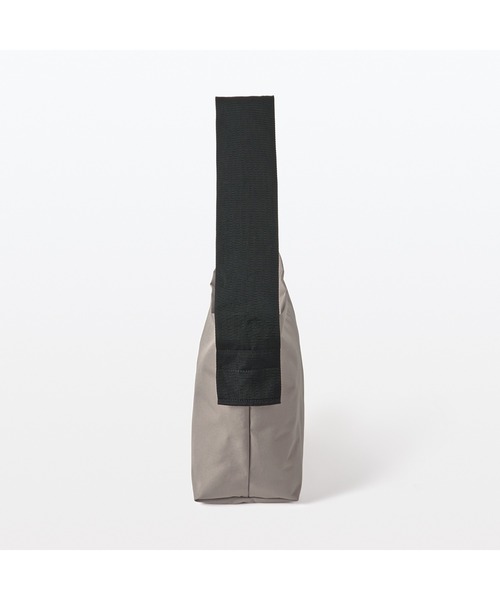 無印良品（ムジルシリョウヒン）の「太ベルトスクエアショルダーバッグ（ショルダーバッグ・メンズ・ブラック/ダークベージュ・FREE）」の16枚目の写真