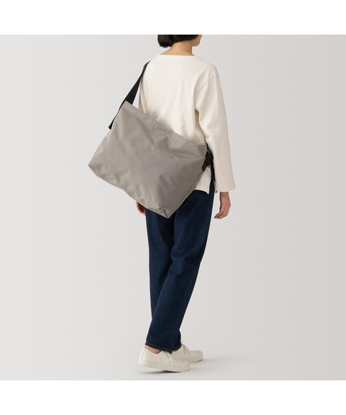 無印良品（ムジルシリョウヒン）の「太ベルトスクエアショルダーバッグ（ショルダーバッグ・メンズ・ブラック/ダークベージュ・FREE）」の18枚目の写真