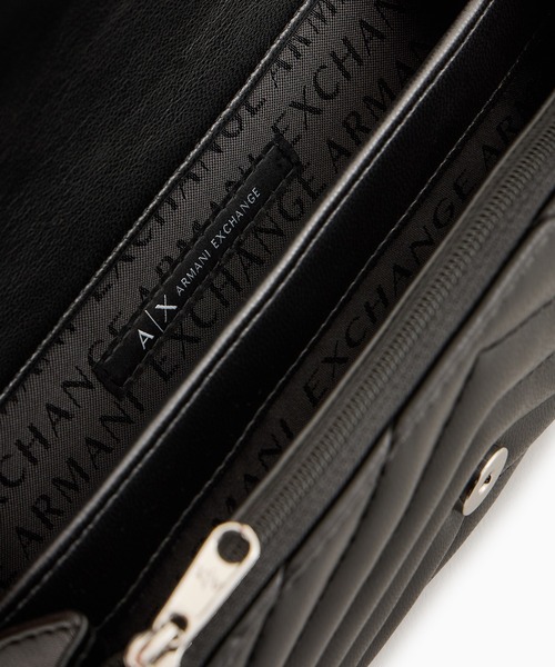 ARMANI EXCHANGE(アルマーニエクスチェンジ)の「【A|X アルマーニ エクスチェンジ】ボックスロゴ キルティングショルダーストラップ付きウォレット(財布・レディース・ブラック・FREE)」の4枚目の写真