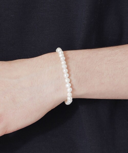 LOVELESS(ラブレス)の「ホワイトパールブレス(ブレスレット・メンズ・オフホワイト・FREE)」の1枚目の写真