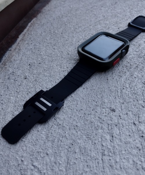 zandy(ズィーアンドワイ)の「zandy ズィーアンドワイ / Apple Watch ケース バンド セット マグネット シリコン スクエアフレーム Series10/11対応【スクエアソフトフレーム】 アップルウォッチ専用 // set14(デジタル腕時計・メンズ・ブラック×ブラック/ブルー系その他/ホワイト×ゴールド/シルバー×ブラック/ネイビー系/ホワイト×ブラック/ブルーパープル/ブラック×シルバー・S/M/42/46)」の4枚目の写真