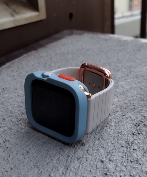 zandy(ズィーアンドワイ)の「zandy ズィーアンドワイ / Apple Watch ケース バンド セット マグネット シリコン スクエアフレーム Series10/11対応【スクエアソフトフレーム】 アップルウォッチ専用 // set14(デジタル腕時計・メンズ・ブラック×ブラック/ブルー系その他/ホワイト×ゴールド/シルバー×ブラック/ネイビー系/ホワイト×ブラック/ブルーパープル/ブラック×シルバー・S/M/42/46)」の6枚目の写真