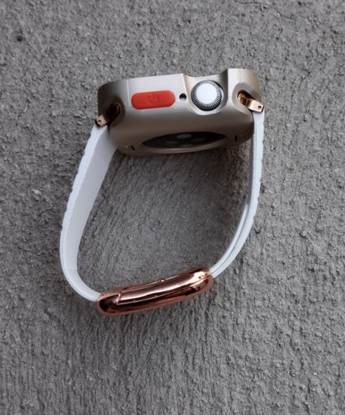 zandy(ズィーアンドワイ)の「zandy ズィーアンドワイ / Apple Watch ケース バンド セット マグネット シリコン スクエアフレーム Series10/11対応【スクエアソフトフレーム】 アップルウォッチ専用 // set14(デジタル腕時計・メンズ・ブラック×ブラック/ブルー系その他/ホワイト×ゴールド/シルバー×ブラック/ネイビー系/ホワイト×ブラック/ブルーパープル/ブラック×シルバー・S/M/42/46)」の3枚目の写真