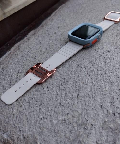 zandy(ズィーアンドワイ)の「zandy ズィーアンドワイ / Apple Watch ケース バンド セット マグネット シリコン スクエアフレーム Series10/11対応【スクエアソフトフレーム】 アップルウォッチ専用 // set14(デジタル腕時計・メンズ・ブラック×ブラック/ブルー系その他/ホワイト×ゴールド/シルバー×ブラック/ネイビー系/ホワイト×ブラック/ブルーパープル/ブラック×シルバー・S/M/42/46)」の9枚目の写真
