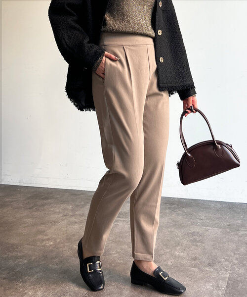 Chez toi(シェトワ)の「【低身長サイズあり】ストレッチテーパードパンツ(その他パンツ・レディース・アイボリー/ブラック/ベージュ・MEDIUM/PM)」の1枚目の写真