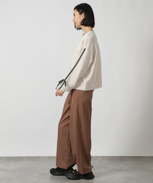 LAKOLE（ラコレ）の「袖ラインラメ裏毛プルオーバー / 146598（スウェット・レディース・アイボリー/グレー/ブラック・FREE）」の13枚目の写真