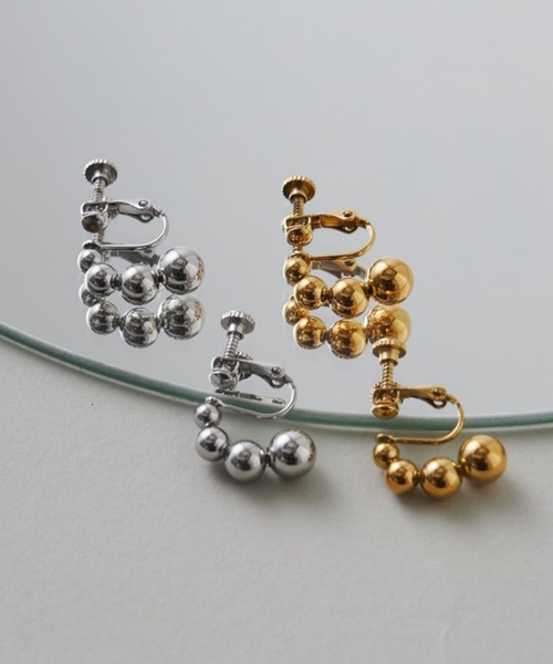 ciite' surgical stainless(シーテサージカルステンレス)の「【 金属アレルギー対応 】 ミニボール4連イヤリング サージカルステンレス (両耳用)(イヤリング・レディース・シルバー/ゴールド・FREE)」の3枚目の写真