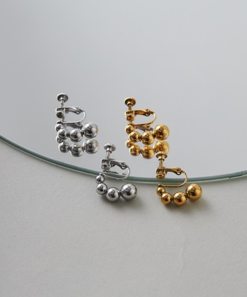 ciite' surgical stainless(シーテサージカルステンレス)の「【 金属アレルギー対応 】 ミニボール4連イヤリング サージカルステンレス (両耳用)(イヤリング・レディース・シルバー/ゴールド・FREE)」の7枚目の写真