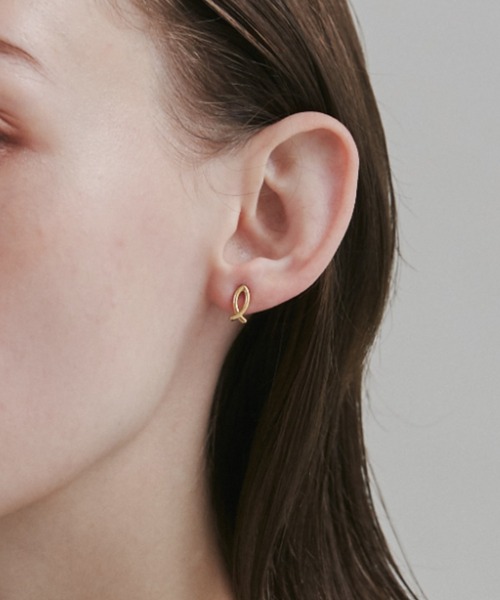 ciite' surgical stainless(シーテサージカルステンレス)の「【 金属アレルギー対応 】 ミニモチーフピアス サージカルステンレス (両耳用)(ピアス(両耳用)・レディース・シルバー/ゴールド・FREE)」の2枚目の写真