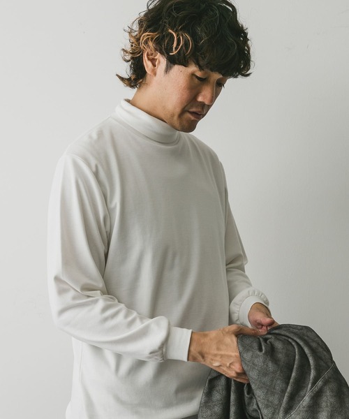 URBAN RESEARCH DOORS(アーバンリサーチドアーズ)の「『UR TECH』裏起毛タートルネック ロンTシャツ(Tシャツ/カットソー・メンズ・ブラック/ホワイト・MEDIUM/LARGE)」の9枚目の写真