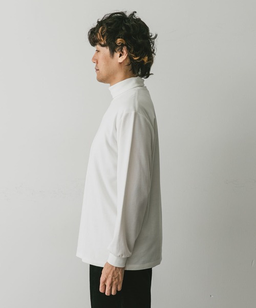 URBAN RESEARCH DOORS(アーバンリサーチドアーズ)の「『UR TECH』裏起毛タートルネック ロンTシャツ(Tシャツ/カットソー・メンズ・ブラック/ホワイト・MEDIUM/LARGE)」の22枚目の写真