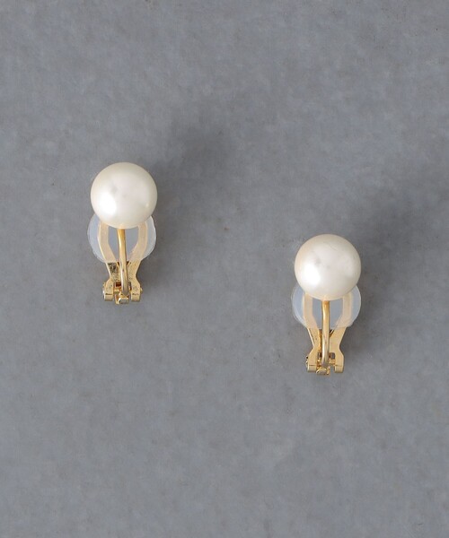 UNITED ARROWS(ユナイテッドアローズ)の「8MM イミテーションパール イヤリング(イヤリング・レディース・ホワイト・FREE)」の1枚目の写真