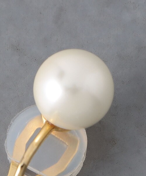 UNITED ARROWS(ユナイテッドアローズ)の「8MM イミテーションパール イヤリング(イヤリング・レディース・ホワイト・FREE)」の5枚目の写真