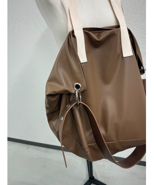 un/neu(アンノイ)の「コンビソフトレザースーパービッグバッグ / BIGトート / 旅行バッグ(トートバッグ・レディース・ブラウン/イエロー/ブラック・FREE)」の9枚目の写真