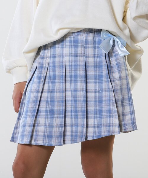 SHOO・LA・RUE（シューラルー）の「【110-140cm】チャーム付きチェックプリーツスカパン（スカート・キッズ・グレー系2/サックスブルー系2/パープル系1・13/14/15 /10/11/12）」の2枚目の写真