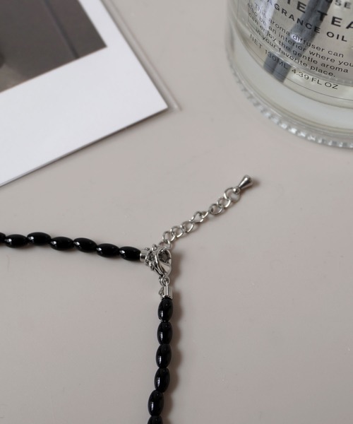 ammy.（エイミードット）の「【 ammy. / エイミードット 】 ワンポイント ガラスビーズ ネックレス（ネックレス・レディース・レッド/ブラック・FREE）」の7枚目の写真