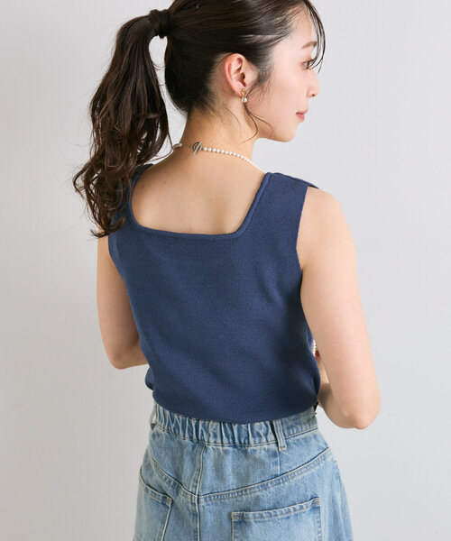 La boutique BonBon（ラブティックボンボン）の「【スタッフmiki監修カラーあり！・前後2WAY】ニットタンク（タンクトップ・レディース・ブラック/グリーン/ライトグレー/ホワイト/ネイビー・FREE）」の9枚目の写真