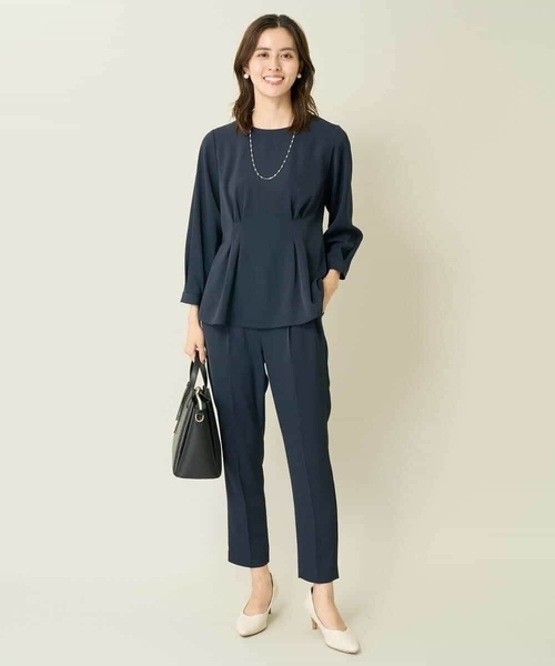 a.v.v（アーヴェヴェ）の「【洗える/イージーケア】サテンストレッチペプラムブラウス【セットアップ対応】（シャツ/ブラウス・レディース・ネイビー/グレー系その他/ブラック・34/36/38/42/40）」の16枚目の写真