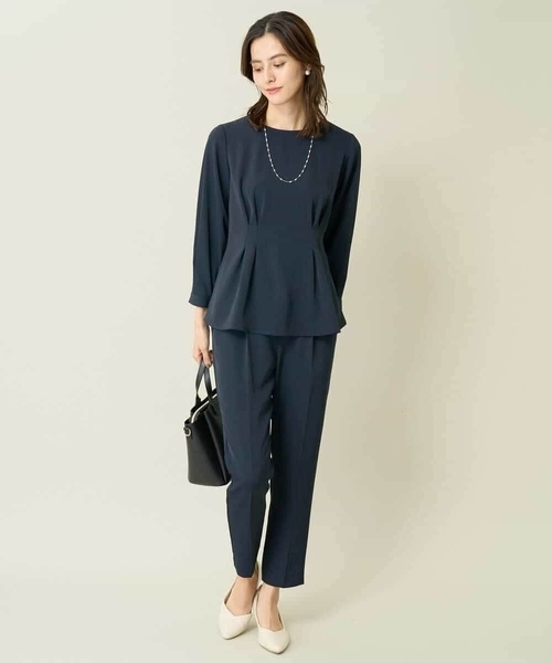 a.v.v（アーヴェヴェ）の「【洗える/イージーケア】サテンストレッチペプラムブラウス【セットアップ対応】（シャツ/ブラウス・レディース・ネイビー/グレー系その他/ブラック・34/36/38/42/40）」の18枚目の写真