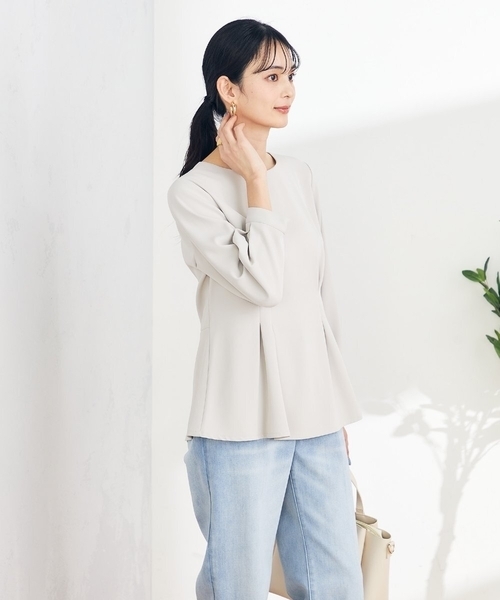 a.v.v（アーヴェヴェ）の「【洗える/イージーケア】サテンストレッチペプラムブラウス【セットアップ対応】（シャツ/ブラウス・レディース・ネイビー/グレー系その他/ブラック・34/36/38/42/40）」の21枚目の写真