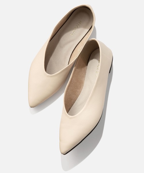 LEPSIM（レプシィム）の「ソフトクッションポインテッドパンプス　290440（パンプス・レディース・アイボリー/シルバー/ブラック・MEDIUM/LARGE）」の2枚目の写真