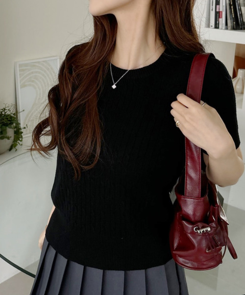 Ada.(エイダ)の「ケーブル デザイン ニット半袖(Tシャツ/カットソー・レディース・ブラック/ベージュ/ネイビー/ホワイト・FREE)」の2枚目の写真