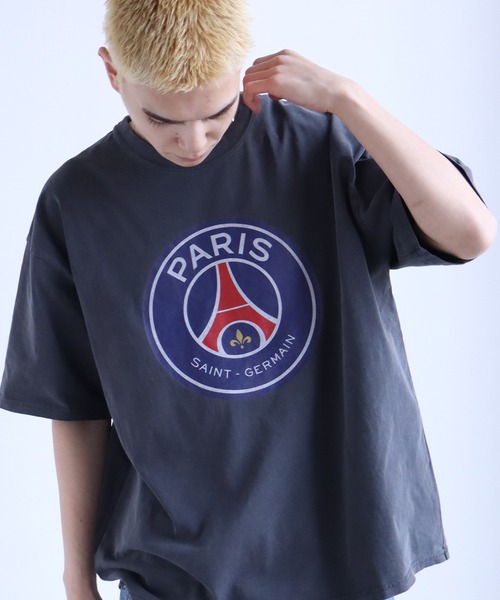 PARIS SAINT-GERMAIN(パリサンジェルマン)の「【Paris Saint-Germain/パリサンジェルマン】ヴィンテージピグメント加工 ロゴエンブレム 半袖Tシャツ(Tシャツ/カットソー・メンズ・スミクロ/ブラック系1・M/L/XL)」の2枚目の写真