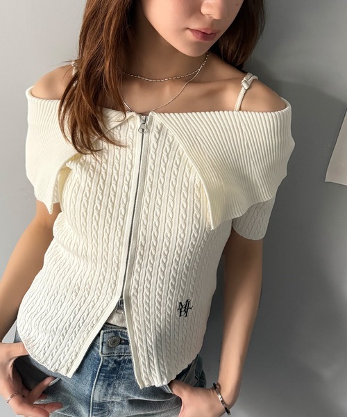 mily bilet(ミウィビレット)の「【mily bilet】抜け感レディースタイル。ロゴ刺繍オフショル2WAYダブルジップケーブル柄サマーニット(半袖)(Tシャツ/カットソー・レディース・ブラック/ライトグレー/ホワイト・LARGE/MEDIUM/SMALL/X-LARGE)」の1枚目の写真