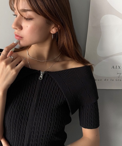 mily bilet(ミウィビレット)の「【mily bilet】抜け感レディースタイル。ロゴ刺繍オフショル2WAYダブルジップケーブル柄サマーニット(半袖)(Tシャツ/カットソー・レディース・ブラック/ライトグレー/ホワイト・LARGE/MEDIUM/SMALL/X-LARGE)」の22枚目の写真