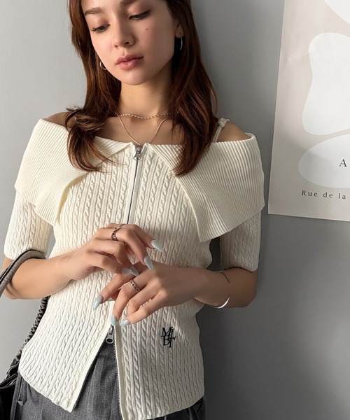 mily bilet(ミウィビレット)の「【mily bilet】抜け感レディースタイル。ロゴ刺繍オフショル2WAYダブルジップケーブル柄サマーニット(半袖)(Tシャツ/カットソー・レディース・ブラック/ライトグレー/ホワイト・LARGE/MEDIUM/SMALL/X-LARGE)」の9枚目の写真