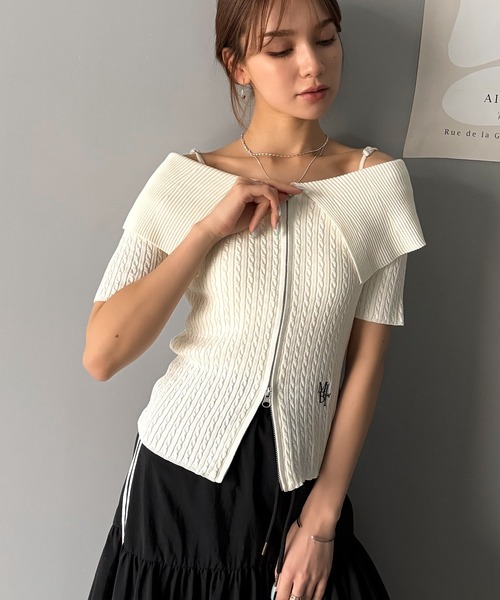 mily bilet(ミウィビレット)の「【mily bilet】抜け感レディースタイル。ロゴ刺繍オフショル2WAYダブルジップケーブル柄サマーニット(半袖)(Tシャツ/カットソー・レディース・ブラック/ライトグレー/ホワイト・LARGE/MEDIUM/SMALL/X-LARGE)」の16枚目の写真