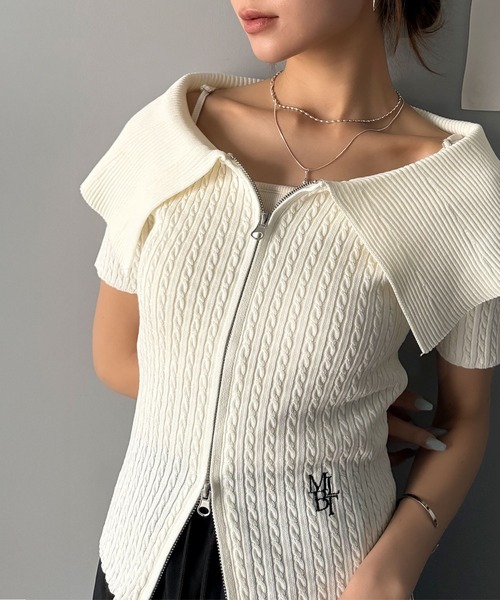 mily bilet(ミウィビレット)の「【mily bilet】抜け感レディースタイル。ロゴ刺繍オフショル2WAYダブルジップケーブル柄サマーニット(半袖)(Tシャツ/カットソー・レディース・ブラック/ライトグレー/ホワイト・LARGE/MEDIUM/SMALL/X-LARGE)」の5枚目の写真
