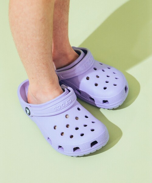 こども ビームス（コドモビームス）の「crocs / キッズ クラシック クロッグ サンダル（18～21cm）（サンダル・キッズ・ネイビー/ブラック/パープル系その他5/ホワイト系その他7/ピンク・20/19.5/19/18/21）」の4枚目の写真