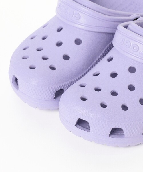 こども ビームス（コドモビームス）の「crocs / キッズ クラシック クロッグ サンダル（18～21cm）（サンダル・キッズ・ネイビー/ブラック/パープル系その他5/ホワイト系その他7/ピンク・20/19.5/19/18/21）」の7枚目の写真
