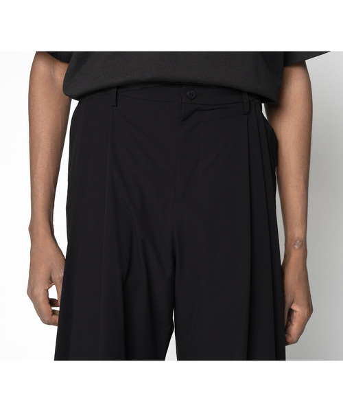yoshiokubo（ヨシオクボ）の「yoshiokubo ヨシオクボ / STRETCH 3TUCK SLACKS ストレッチスリータックワイドスラックス / YKS25404（スラックス・メンズ・ブラック・1/2/3）」の5枚目の写真