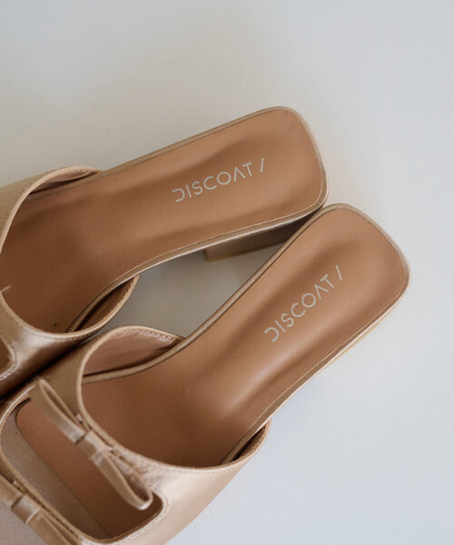 DISCOAT（ディスコート）の「サテンリボンミュール《詳細動画あり》（サンダル・レディース・ブラック/ベージュ・MEDIUM/LARGE）」の12枚目の写真