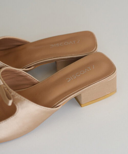 DISCOAT（ディスコート）の「サテンリボンミュール《詳細動画あり》（サンダル・レディース・ブラック/ベージュ・MEDIUM/LARGE）」の13枚目の写真