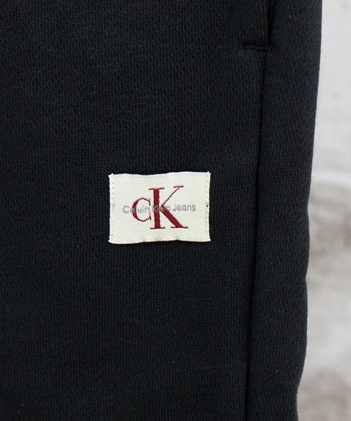 Calvin Klein(カルバン・クライン)の「CK バッジフリースジョガー スウェットパンツ BADGE FLEECE JOGGER(スウェットパンツ・メンズ・ブラック・M/S/XL/L)」の2枚目の写真