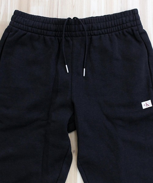 Calvin Klein(カルバン・クライン)の「CK バッジフリースジョガー スウェットパンツ BADGE FLEECE JOGGER(スウェットパンツ・メンズ・ブラック・M/S/XL/L)」の4枚目の写真