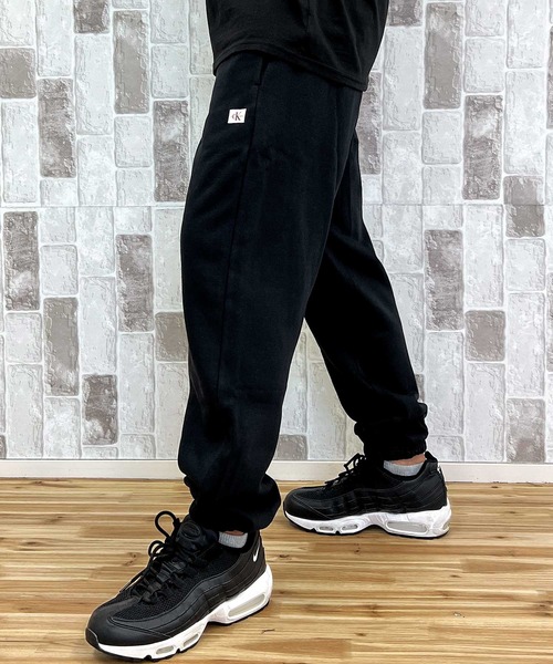 Calvin Klein(カルバン・クライン)の「CK バッジフリースジョガー スウェットパンツ BADGE FLEECE JOGGER(スウェットパンツ・メンズ・ブラック・M/S/XL/L)」の9枚目の写真