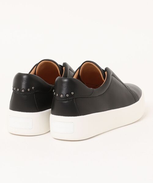 J&M Davidson（ジェイアンドエムデヴィッドソン）の「スタッズスリッポンスニーカー（スニーカー・レディース・シルバー/ホワイト/ブラック/Cream・22.5cm/23.0cm/23.5cm/24.0cm/24.5cm/22.0cm）」の5枚目の写真