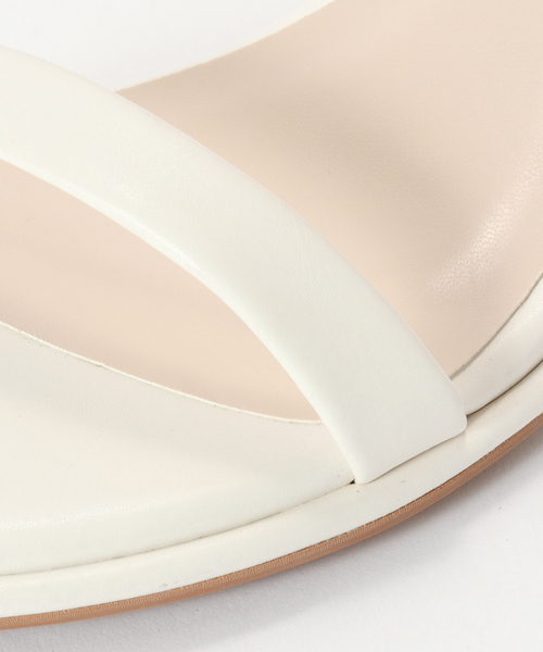 La TOTALITE（ラトータリテ）の「【ATELIER BRUGGE/アトリエブルージュ】ストラップサンダル（サンダル・レディース・シルバー/ホワイト/ブラック・23.5cm/22.5cm/24.5cm）」の6枚目の写真