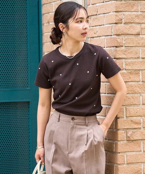 タイムレス FAM チャコールグレー Tシャツ セール】ミニハート刺繍Tシャツ/リブTシャツ/コンパクトTシャツ