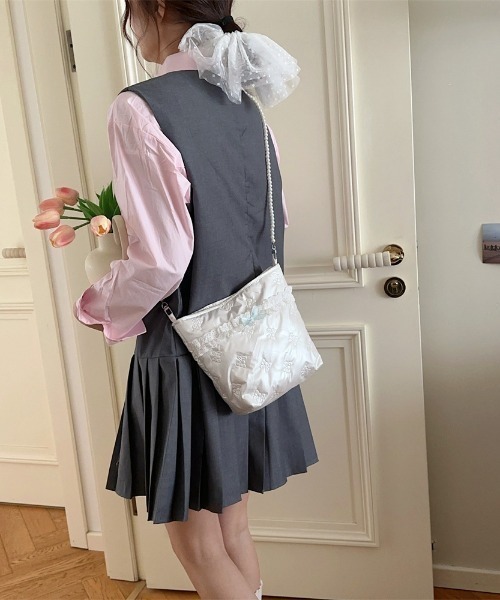 Mejoul(メジュール)の「オーロラリボンキルティングミニショルダー(ショルダーバッグ・レディース・ピンク/シルバー/シルバー系その他/ホワイト系その他/ピンク系その他・F)」の7枚目の写真